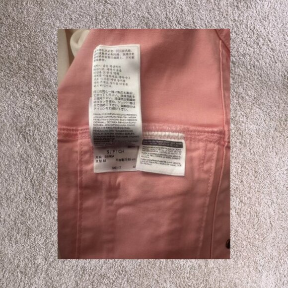 🧥 **Top: Levi’s Pink Denim Jacket** - Picture 13 of 14